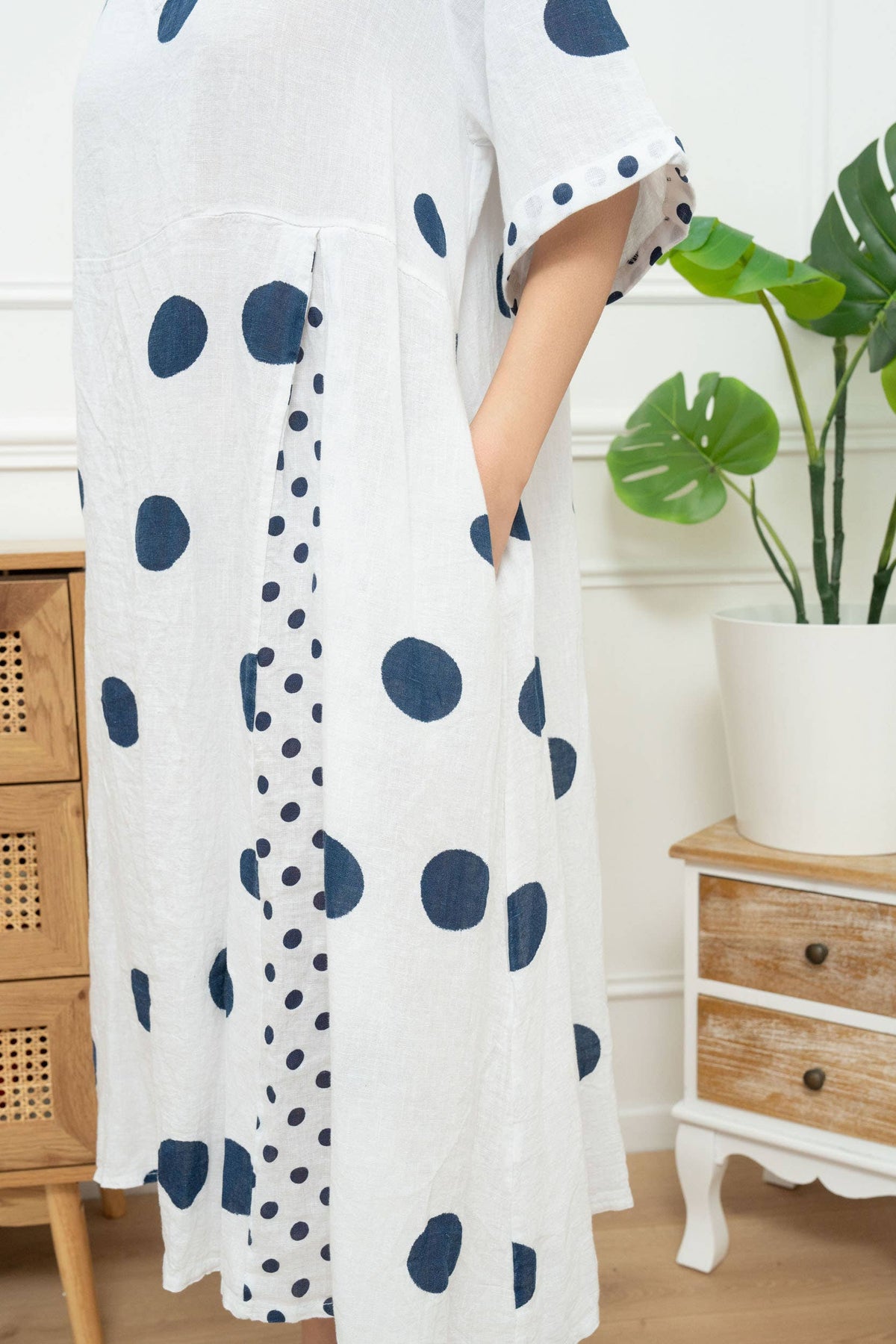 72271 Long Polka Dot Dress Linen with V-neck and Short Sleeves