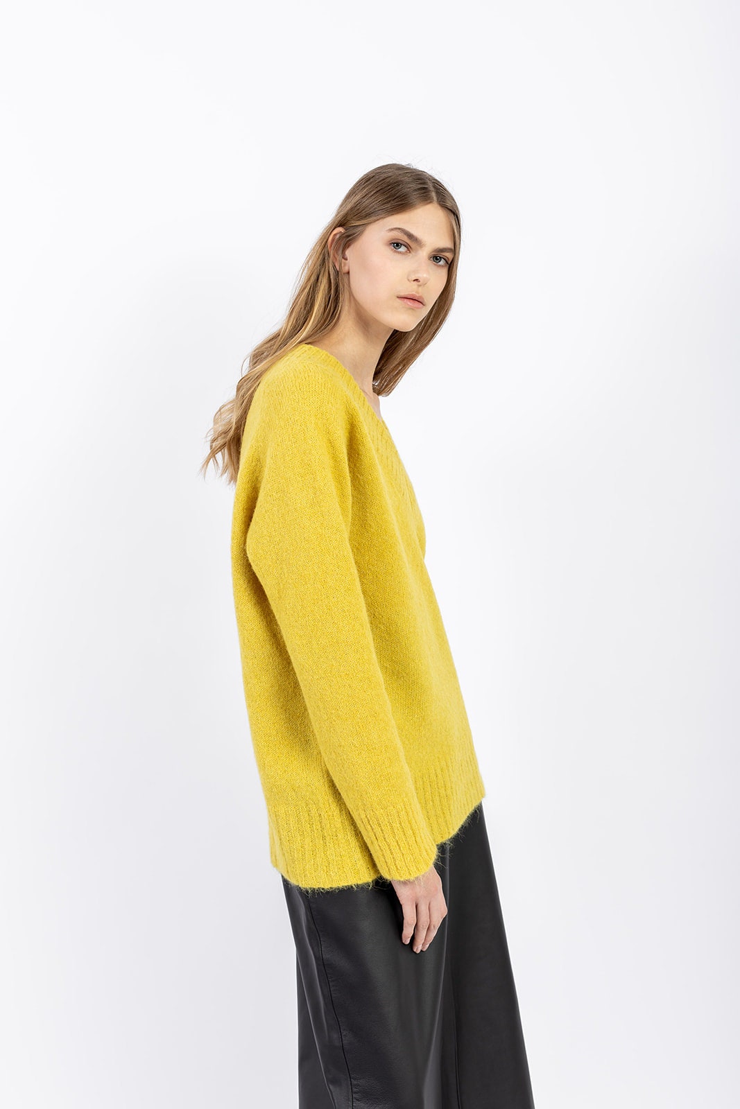 Oversized V-neck pullover in soft yellow, handcrafted alpaca blend knitwear
