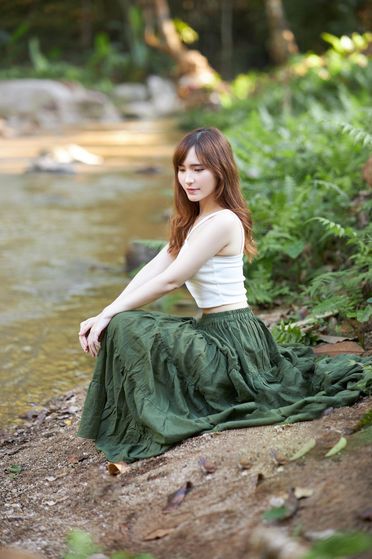 Tiered ruffle maxi skirt in black for beach summer or relaxation