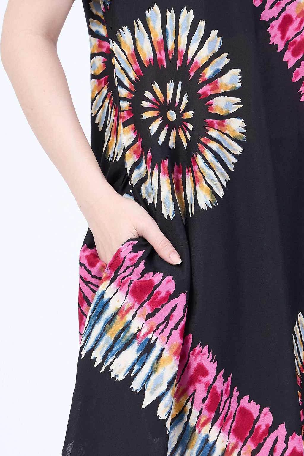 Knee-length black boho dress with sleeves and pockets for women