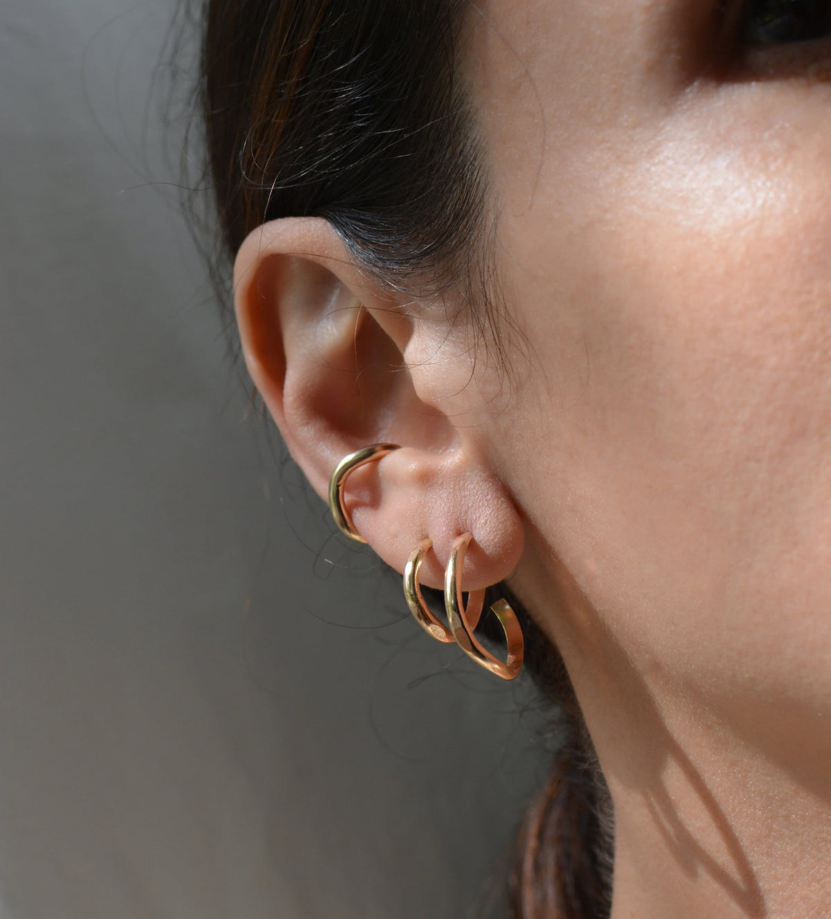 Heli wavy ear cuff in 14k gold filled, 16mm diameter, single cuff
