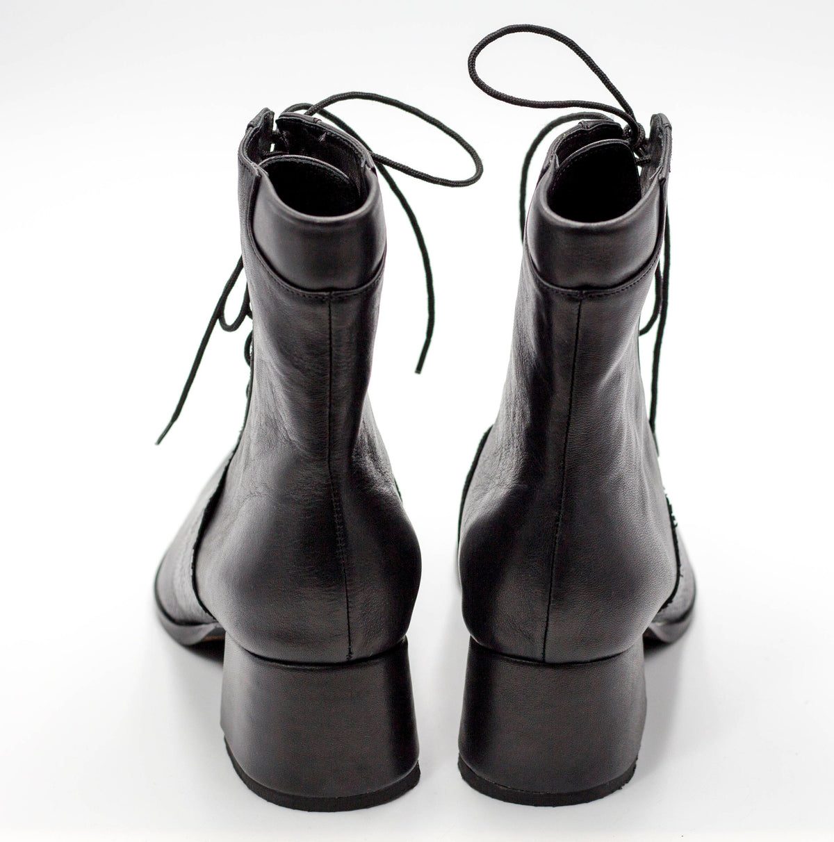 Black leather lace-up boots with snake texture and 5 cm heel