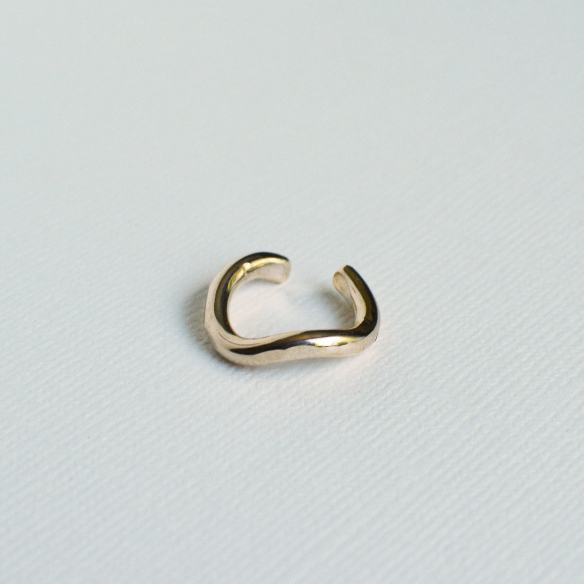 Single Heli ear cuff in sterling silver, approx. 16mm diameter