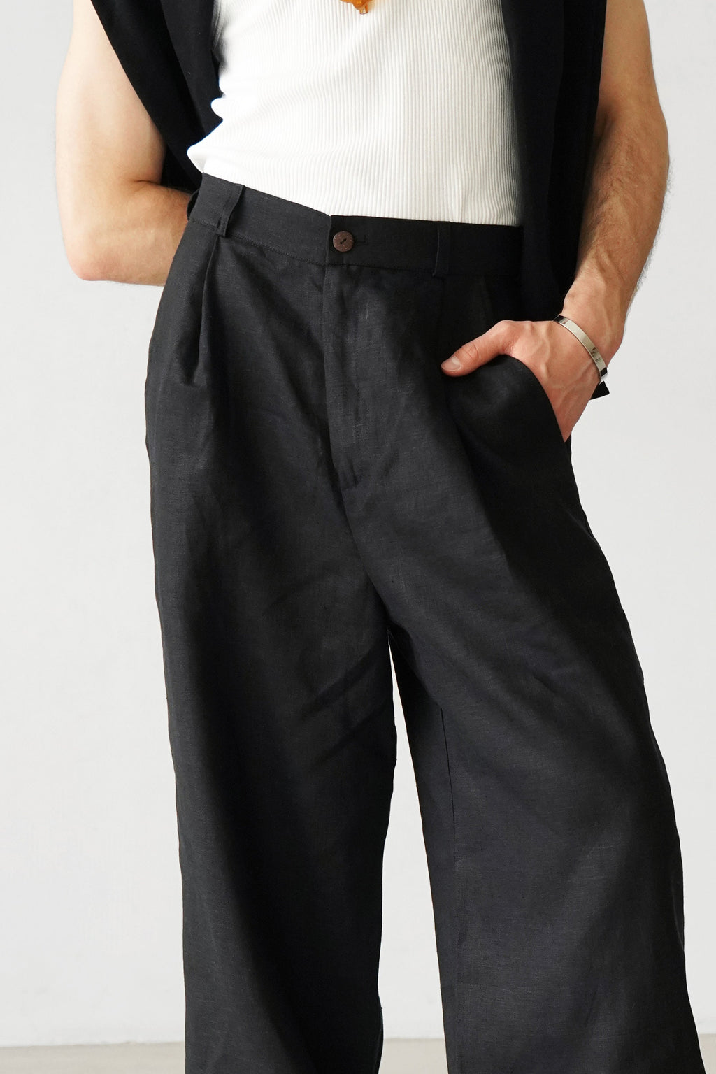 Pleated linen joggers with zip and elastic back waistband