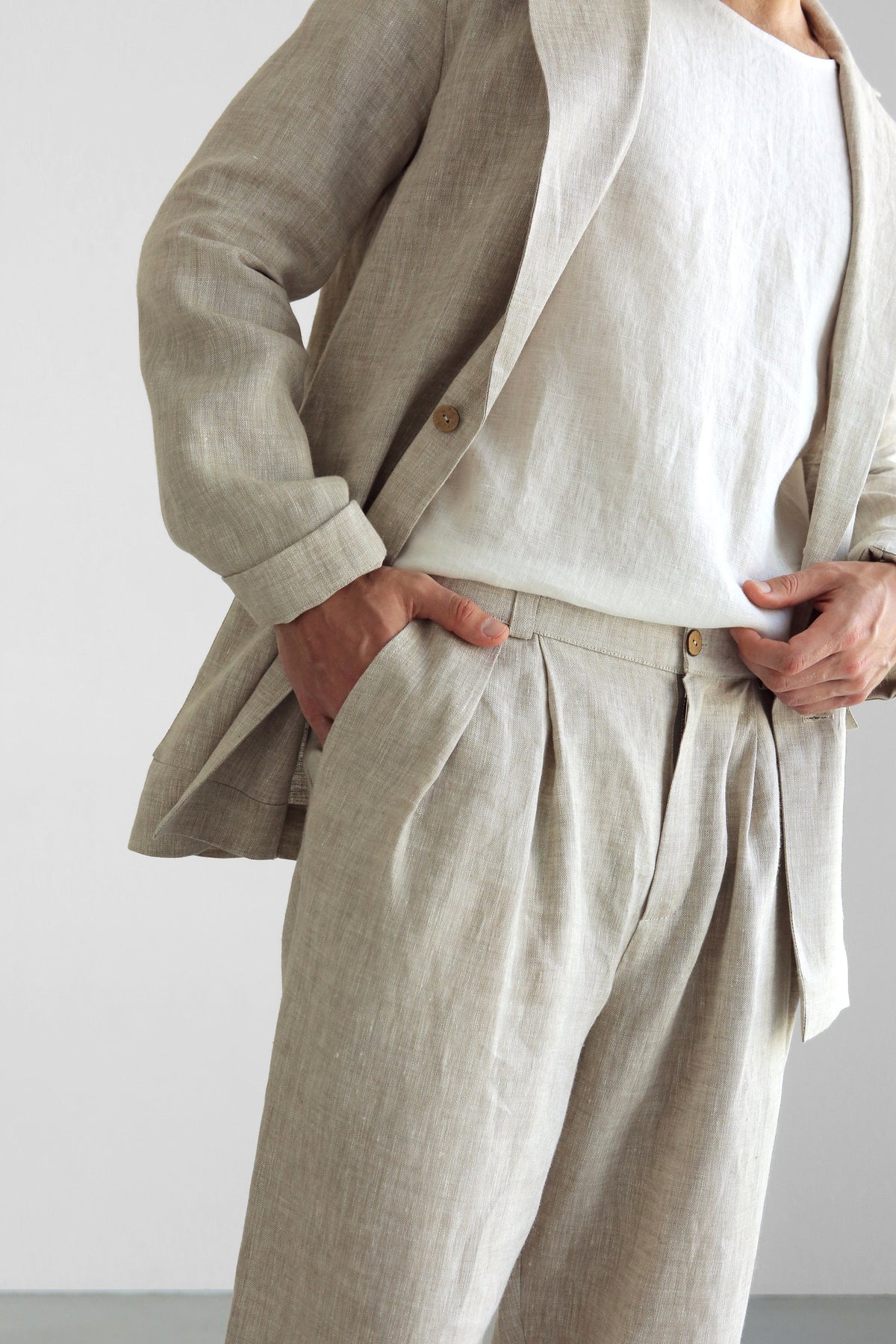 100% European linen joggers for men in beige, comfortable and breathable