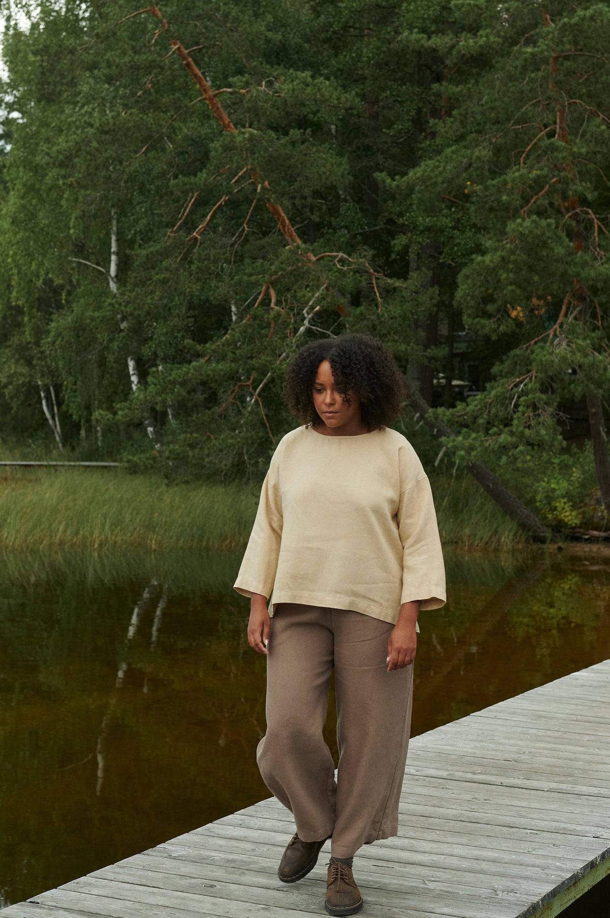 Heavyweight washed linen pants in cacao color, side profile